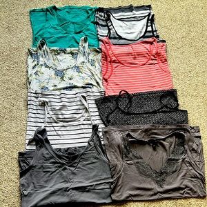 8 random Tank tops different colors all in 1 item purachse (M-L)